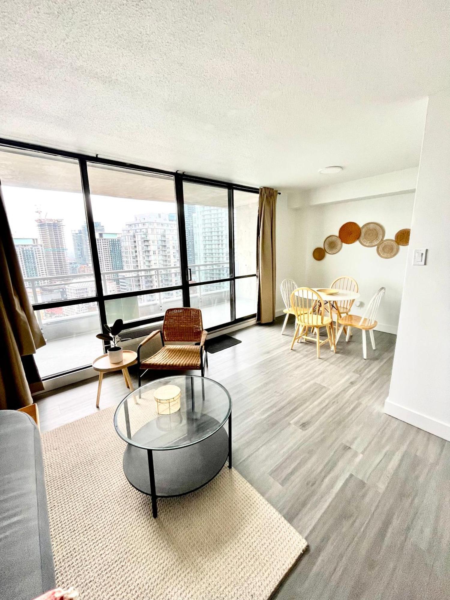 Toronto Bachelor Midtown Exterior foto